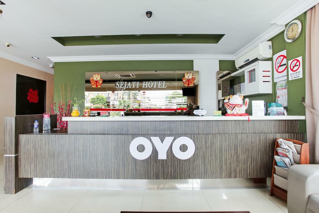 Oyo 89518 Sejati Hotel Ситиаван Екстериор снимка